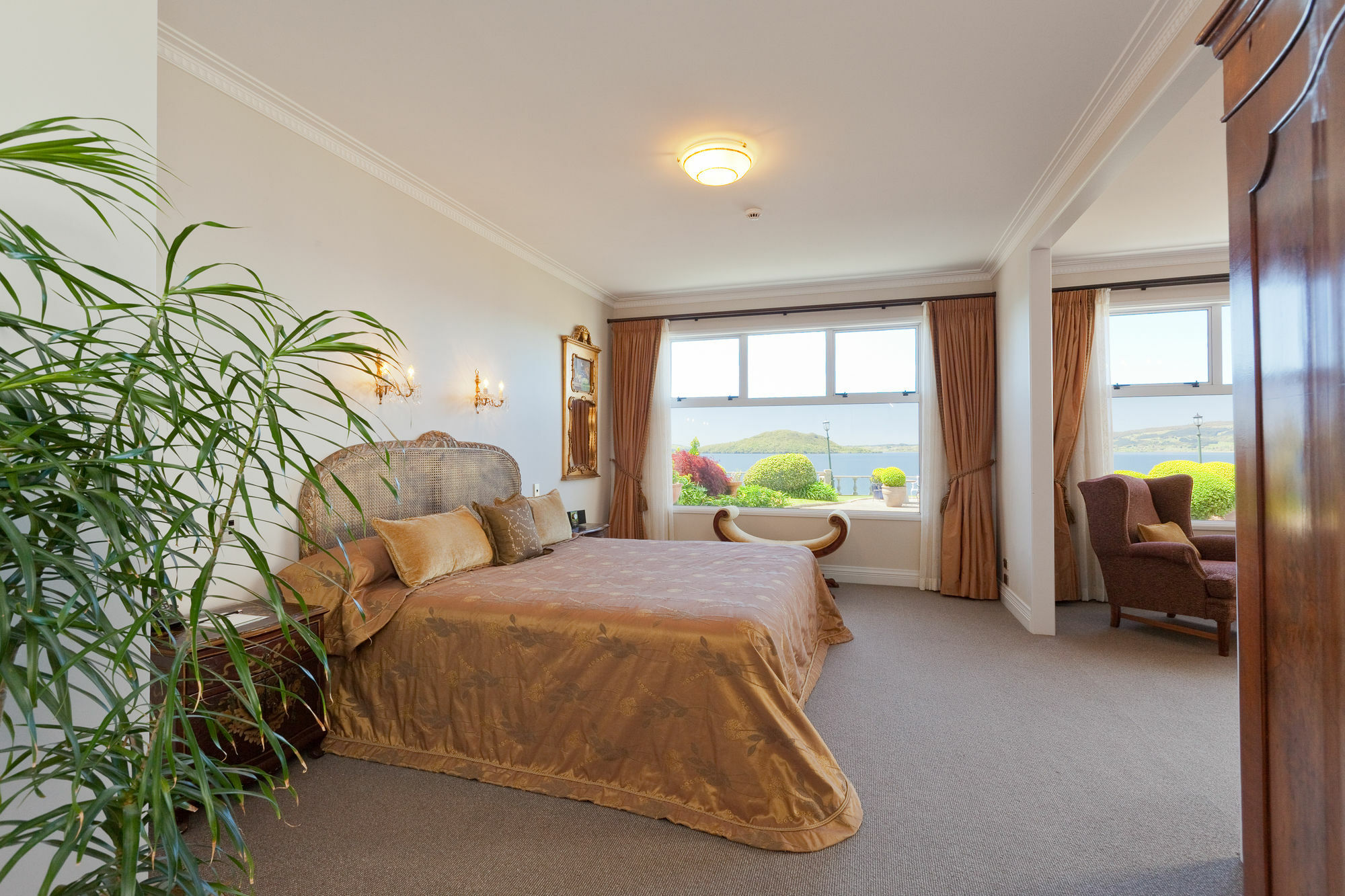 On The Point - 5* Rotorua